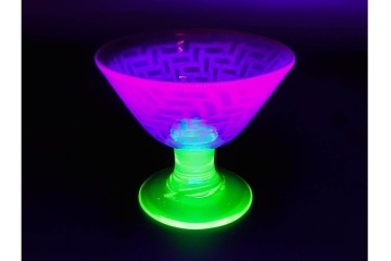 大正期の当時物　ラッパ型　赤緑・乳白色　籠目文が印象的なウランガラスの氷コップ　(R-087871)