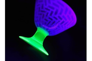 大正期の当時物　ラッパ型　赤緑・乳白色　籠目文が印象的なウランガラスの氷コップ　(R-087871)