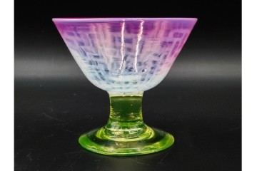 大正期の当時物　ラッパ型　赤緑・乳白色　籠目文が印象的なウランガラスの氷コップ　(R-087872)