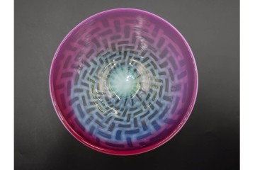 大正期の当時物　ラッパ型　赤緑・乳白色　籠目文が印象的なウランガラスの氷コップ　(R-087872)