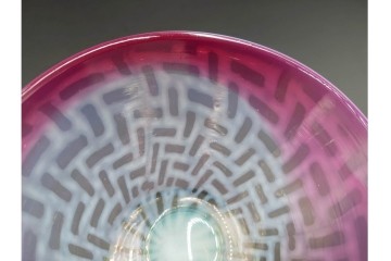 大正期の当時物　ラッパ型　赤緑・乳白色　籠目文が印象的なウランガラスの氷コップ　(R-087872)