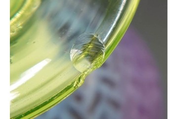 大正期の当時物　ラッパ型　赤緑・乳白色　籠目文が印象的なウランガラスの氷コップ　(R-087873)