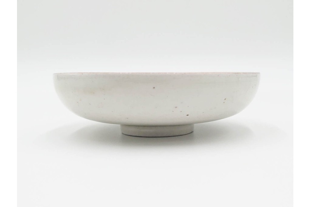 江戸期　初期伊万里　染付・色絵　三分の一高台　2.8寸　素朴な趣がある豆皿　(R-087874)