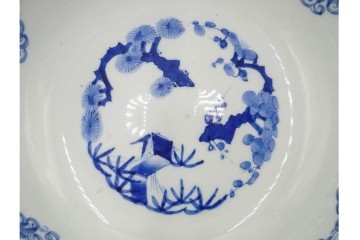 江戸期　古伊万里　染付　直径約33cm　線描で描かれた花唐草と松竹梅が趣深い鉢　(R-087876)