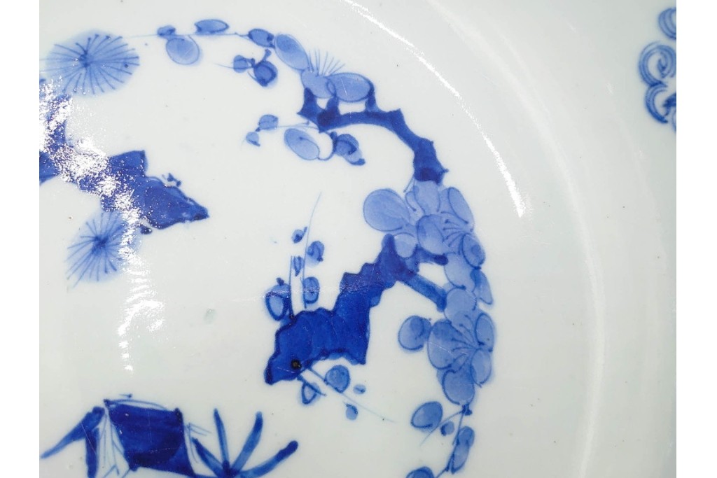 江戸期　古伊万里　染付　直径約33cm　線描で描かれた花唐草と松竹梅が趣深い鉢　(R-087876)