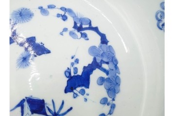 江戸期　古伊万里　染付　直径約33cm　線描で描かれた花唐草と松竹梅が趣深い鉢　(R-087876)