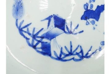江戸期　古伊万里　染付　直径約33cm　線描で描かれた花唐草と松竹梅が趣深い鉢　(R-087876)