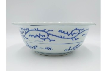 江戸期　古伊万里　染付　直径約33cm　線描で描かれた花唐草と松竹梅が趣深い鉢　(R-087876)