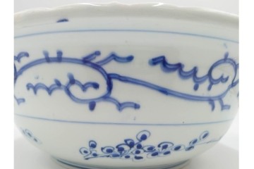 江戸期　古伊万里　染付　直径約33cm　線描で描かれた花唐草と松竹梅が趣深い鉢　(R-087876)