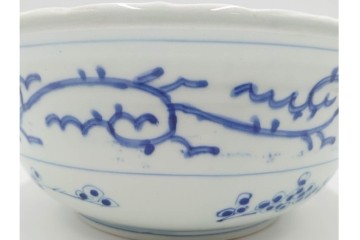 江戸期　古伊万里　染付　直径約33cm　線描で描かれた花唐草と松竹梅が趣深い鉢　(R-087876)