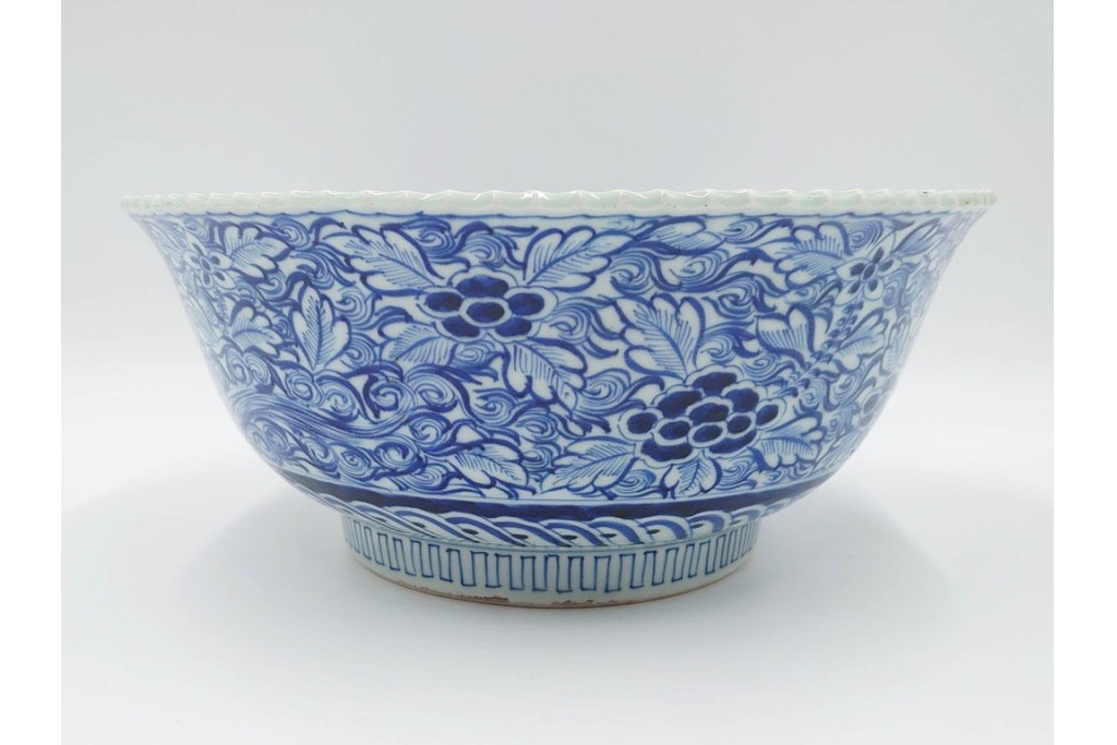 江戸期　上手物　染付　直径約29cm　松竹梅・花唐草・鳳凰の吉祥文様が描かれた鉢　(R-087877)