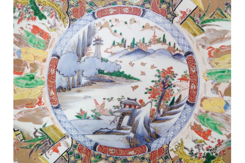 江戸期　古伊万里　金襴手　直径約46cm(1尺5寸)　人物や山水風景が華やかに描かれた大皿　(R-087878)