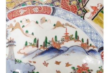 江戸期　古伊万里　金襴手　直径約46cm(1尺5寸)　人物や山水風景が華やかに描かれた大皿　(R-087878)