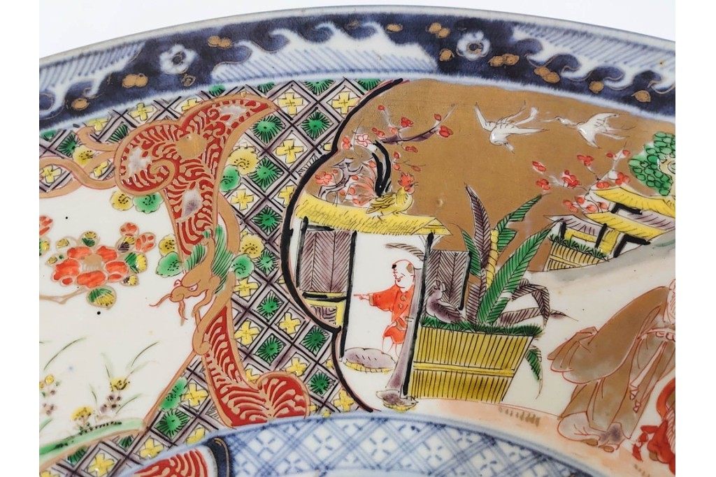 江戸期　古伊万里　金襴手　直径約46cm(1尺5寸)　人物や山水風景が華やかに描かれた大皿　(R-087878)