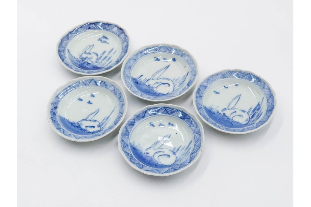 江戸期　古伊万里　染付　直径約8cm(2.7寸)　兎の絵付けが愛らしい豆皿5枚セット　(R-087882)