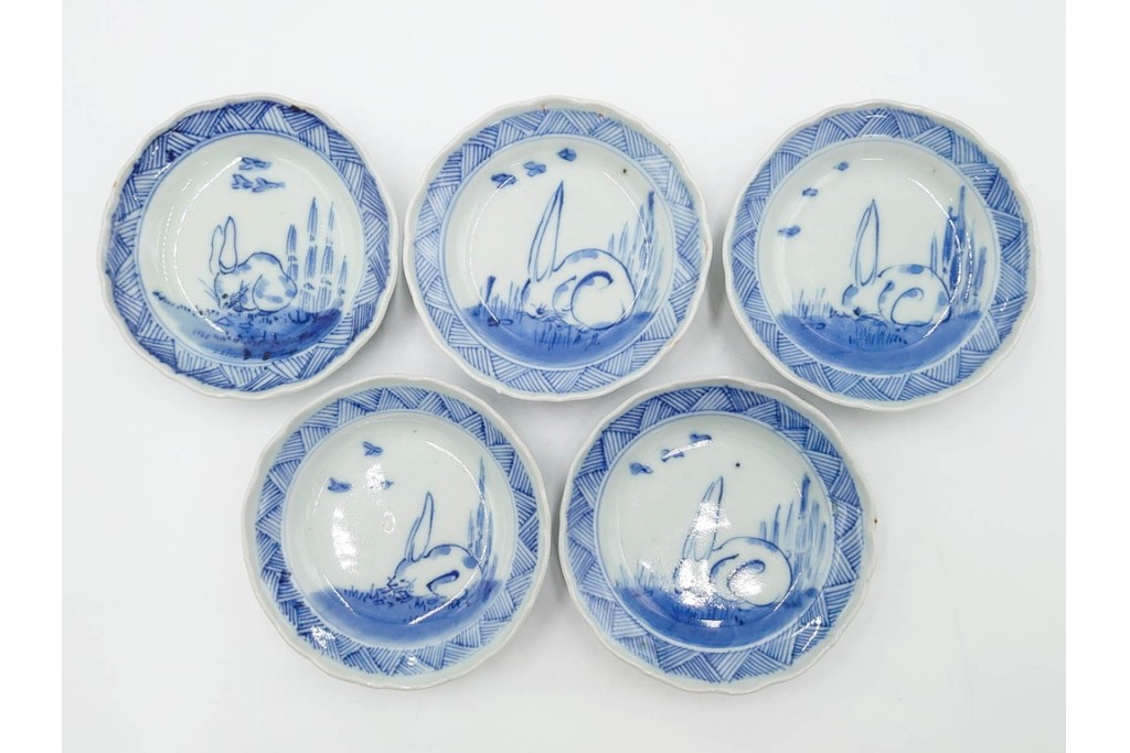 江戸期　古伊万里　染付　直径約8cm(2.7寸)　兎の絵付けが愛らしい豆皿5枚セット　(R-087882)