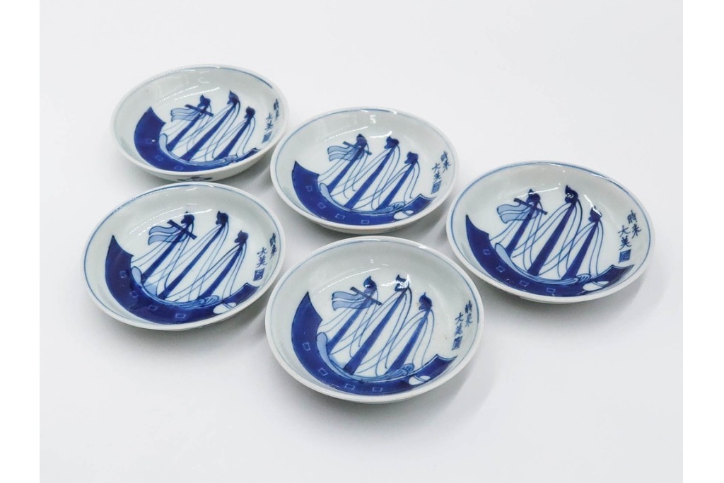 江戸期　古伊万里　染付　直径約12cm(4寸)　南蛮船の絵付けが印象的な小皿5枚セット　(R-087884)