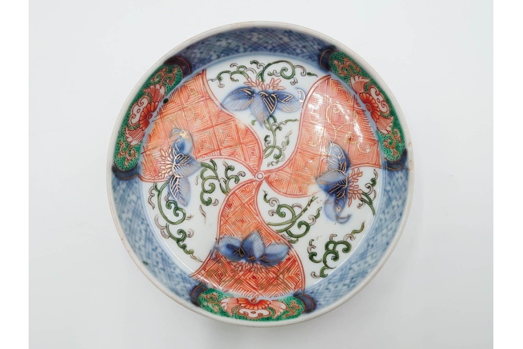 江戸期　古伊万里　直径約13cm(4.2寸)　染錦で描かれた花唐草文が華やかな小皿4枚セット　(R-087885)