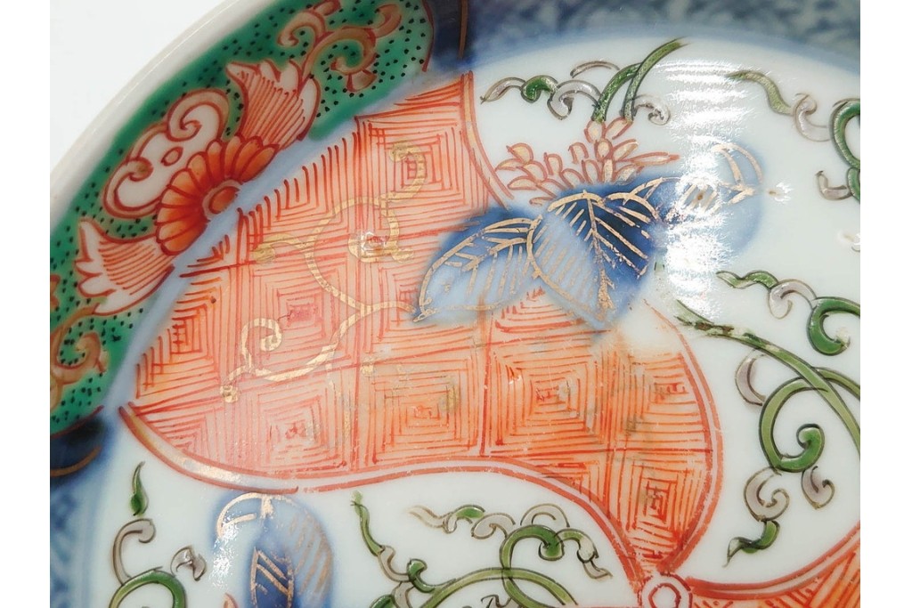 江戸期　古伊万里　直径約13cm(4.2寸)　染錦で描かれた花唐草文が華やかな小皿4枚セット　(R-087885)