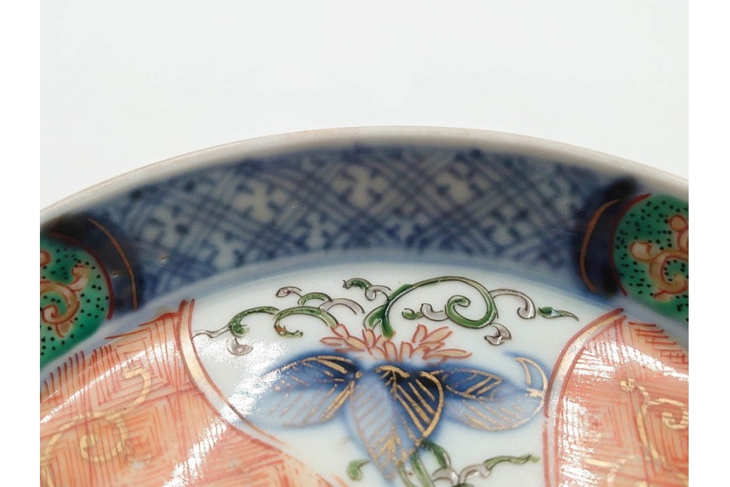 江戸期　古伊万里　直径約13cm(4.2寸)　染錦で描かれた花唐草文が華やかな小皿4枚セット　(R-087885)