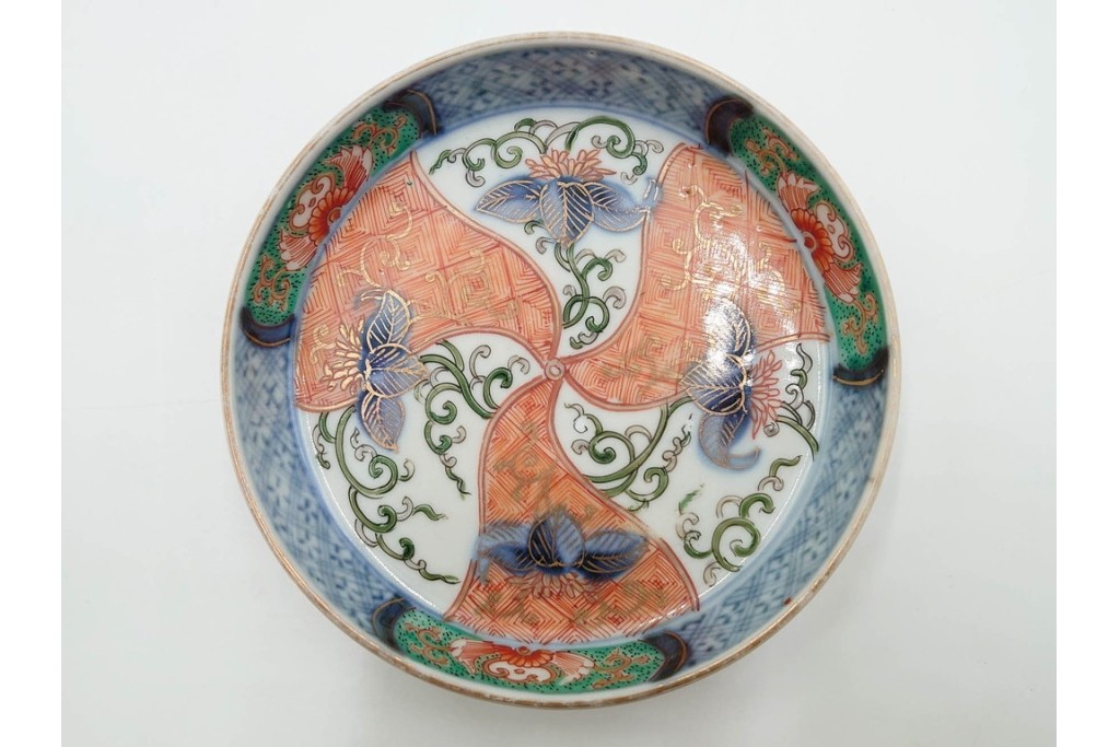 江戸期　古伊万里　直径約13cm(4.2寸)　染錦で描かれた花唐草文が華やかな小皿4枚セット　(R-087885)
