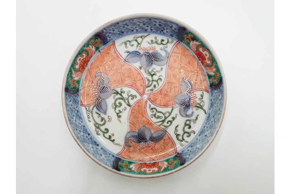 江戸期　古伊万里　直径約13cm(4.2寸)　染錦で描かれた花唐草文が華やかな小皿4枚セット　(R-087885)