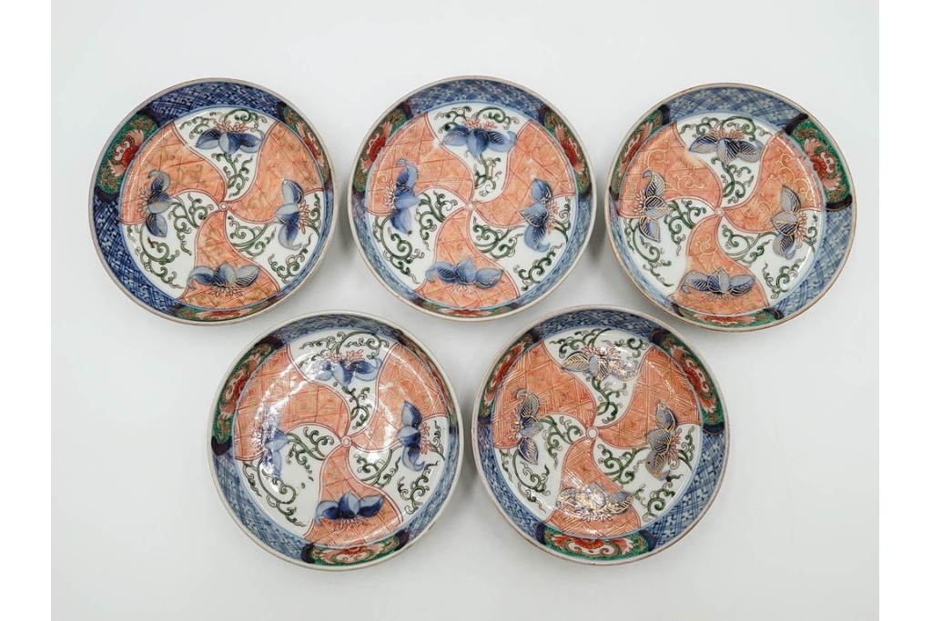 江戸期　古伊万里　直径約13cm(4.2寸)　染錦で描かれた花唐草文が華やかな小皿5枚セット　(R-087886)