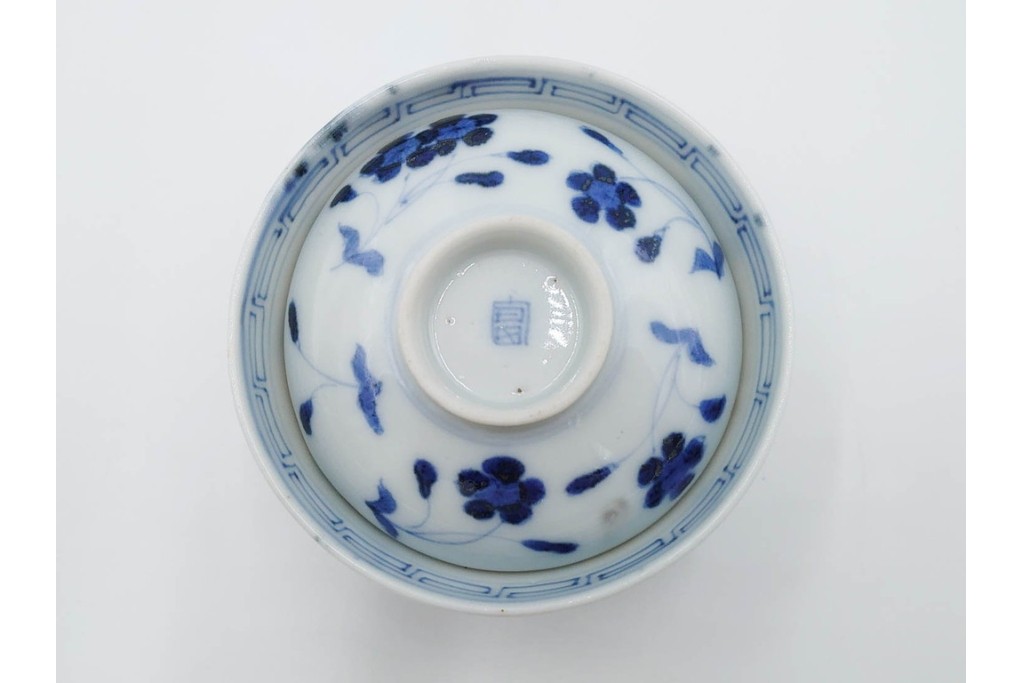 江戸期　成化年制(成化年製)　古伊万里　染付　花文が描かれた小振りの蓋付き茶碗5点セット　(R-087887)