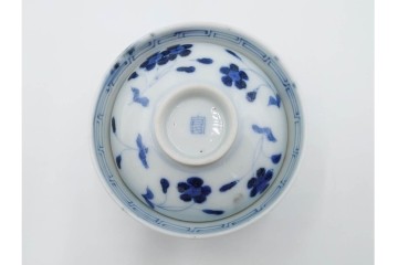 江戸期　成化年制(成化年製)　古伊万里　染付　花文が描かれた小振りの蓋付き茶碗5点セット　(R-087887)