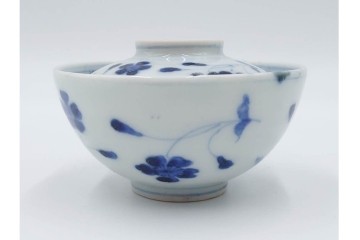 江戸期　成化年制(成化年製)　古伊万里　染付　花文が描かれた小振りの蓋付き茶碗5点セット　(R-087887)