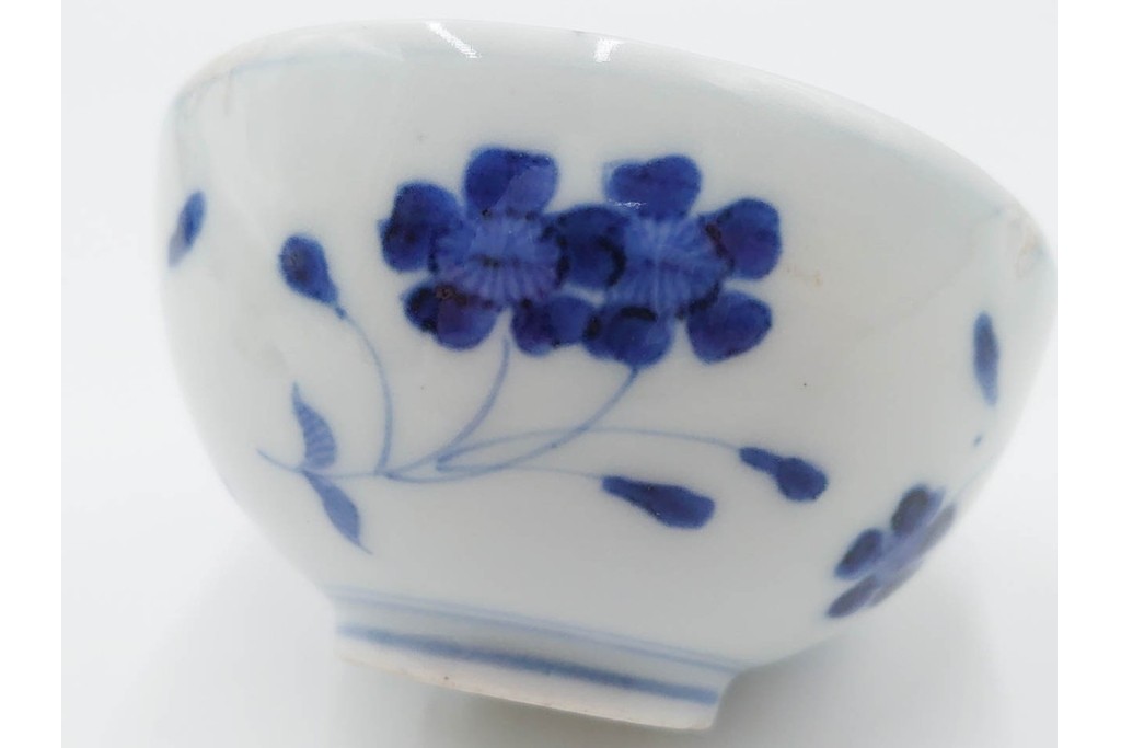 江戸期　成化年制(成化年製)　古伊万里　染付　花文が描かれた小振りの蓋付き茶碗5点セット　(R-087887)