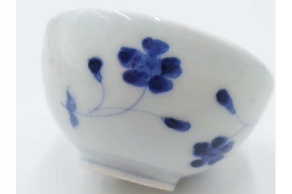 江戸期　成化年制(成化年製)　古伊万里　染付　花文が描かれた小振りの蓋付き茶碗5点セット　(R-087887)