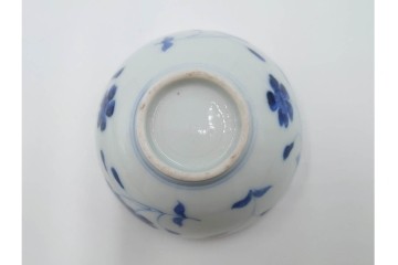 江戸期　成化年制(成化年製)　古伊万里　染付　花文が描かれた小振りの蓋付き茶碗5点セット　(R-087887)