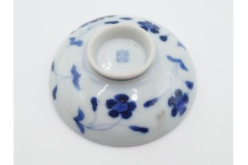 江戸期　成化年制(成化年製)　古伊万里　染付　花文が描かれた小振りの蓋付き茶碗5点セット　(R-087887)
