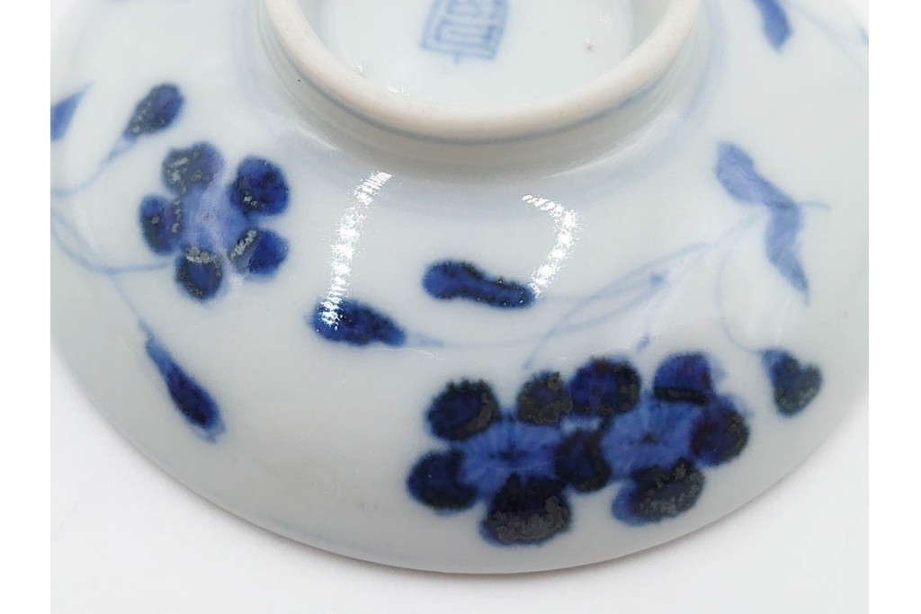江戸期　成化年制(成化年製)　古伊万里　染付　花文が描かれた小振りの蓋付き茶碗5点セット　(R-087887)