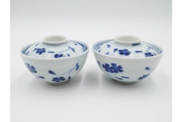 江戸期　成化年制(成化年製)　古伊万里　染付　花文が描かれた小振りの蓋付き茶碗5点セット　(R-087887)