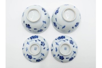 江戸期　成化年制(成化年製)　古伊万里　染付　花文が描かれた小振りの蓋付き茶碗5点セット　(R-087887)