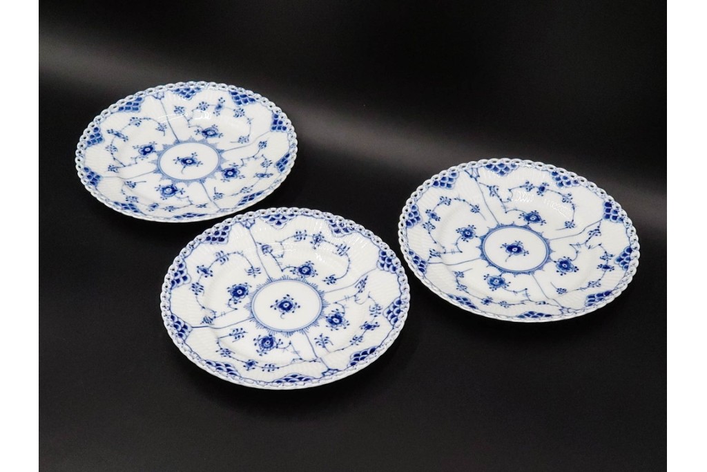 デンマーク製　ROYAL COPENHAGEN(ロイヤルコペンハーゲン)　ブルーフルーテッド フルレース　直径約17cm　プレート3枚セット　定価(3枚合計)13万8600円　(R-087894)