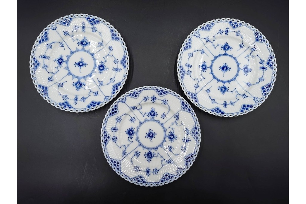 デンマーク製　ROYAL COPENHAGEN(ロイヤルコペンハーゲン)　ブルーフルーテッド フルレース　直径約17cm　プレート3枚セット　定価(3枚合計)13万8600円　(R-087894)