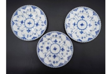デンマーク製　ROYAL COPENHAGEN(ロイヤルコペンハーゲン)　ブルーフルーテッド フルレース　直径約17cm　プレート3枚セット　定価(3枚合計)13万8600円　(R-087894)