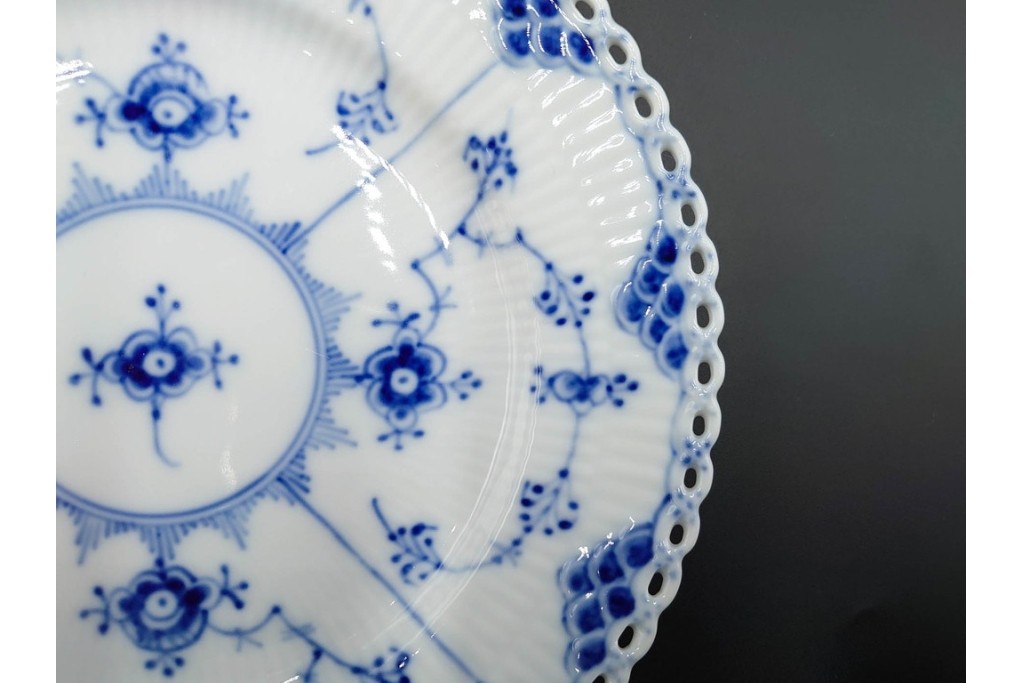 デンマーク製　ROYAL COPENHAGEN(ロイヤルコペンハーゲン)　ブルーフルーテッド フルレース　直径約17cm　プレート3枚セット　定価(3枚合計)13万8600円　(R-087894)