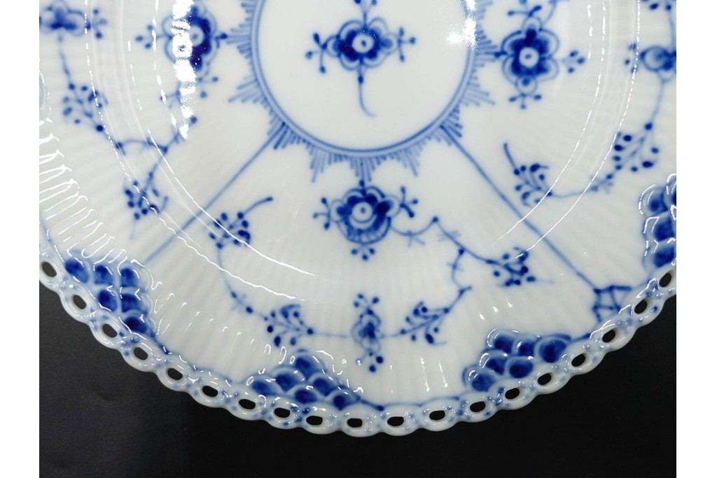 デンマーク製　ROYAL COPENHAGEN(ロイヤルコペンハーゲン)　ブルーフルーテッド フルレース　直径約17cm　プレート3枚セット　定価(3枚合計)13万8600円　(R-087894)