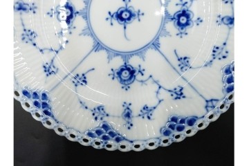 デンマーク製　ROYAL COPENHAGEN(ロイヤルコペンハーゲン)　ブルーフルーテッド フルレース　直径約17cm　プレート3枚セット　定価(3枚合計)13万8600円　(R-087894)