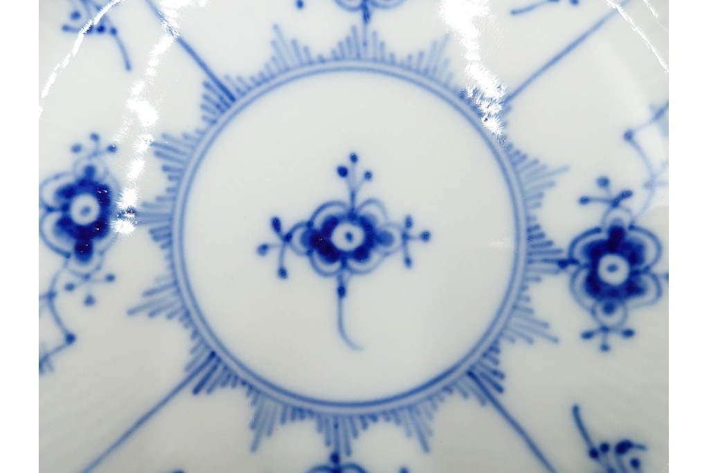 デンマーク製　ROYAL COPENHAGEN(ロイヤルコペンハーゲン)　ブルーフルーテッド フルレース　直径約17cm　プレート3枚セット　定価(3枚合計)13万8600円　(R-087894)