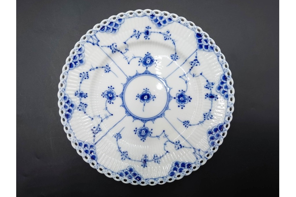デンマーク製　ROYAL COPENHAGEN(ロイヤルコペンハーゲン)　ブルーフルーテッド フルレース　直径約17cm　プレート3枚セット　定価(3枚合計)13万8600円　(R-087894)
