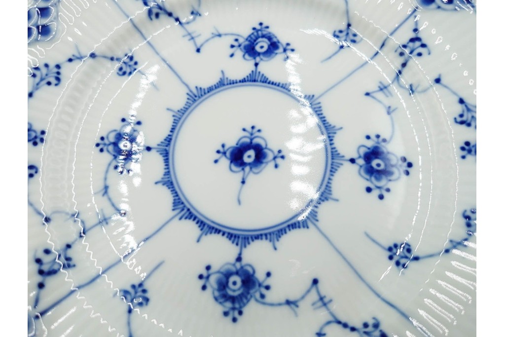 デンマーク製　ROYAL COPENHAGEN(ロイヤルコペンハーゲン)　ブルーフルーテッド フルレース　直径約17cm　プレート3枚セット　定価(3枚合計)13万8600円　(R-087894)