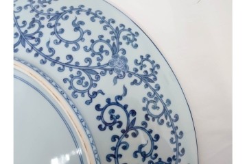 源右衛門　有田焼　染錦藤絵　直径約46cm(1尺5寸)　繊細な絵付けが優美な大皿　共箱付き　(R-087895)