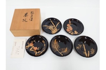 輪島塗　木製　蒔絵と沈金による花文が上品な茶托10点・銘々皿5点セット　共箱付き　(R-087896)