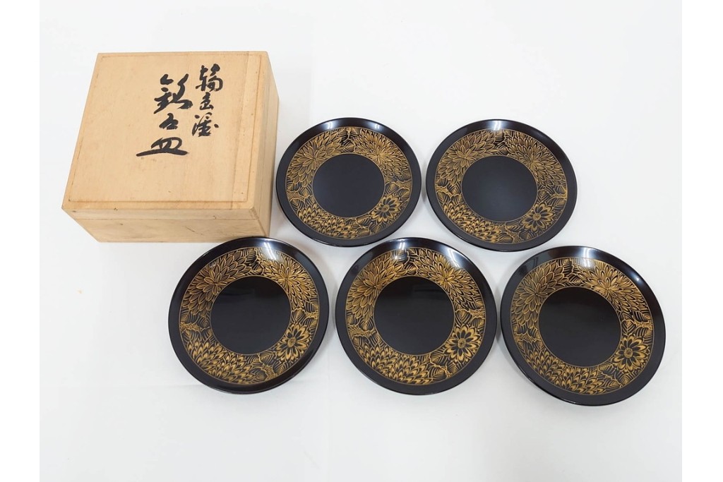 輪島塗　木製　蒔絵と沈金による花文が上品な茶托10点・銘々皿5点セット　共箱付き　(R-087896)