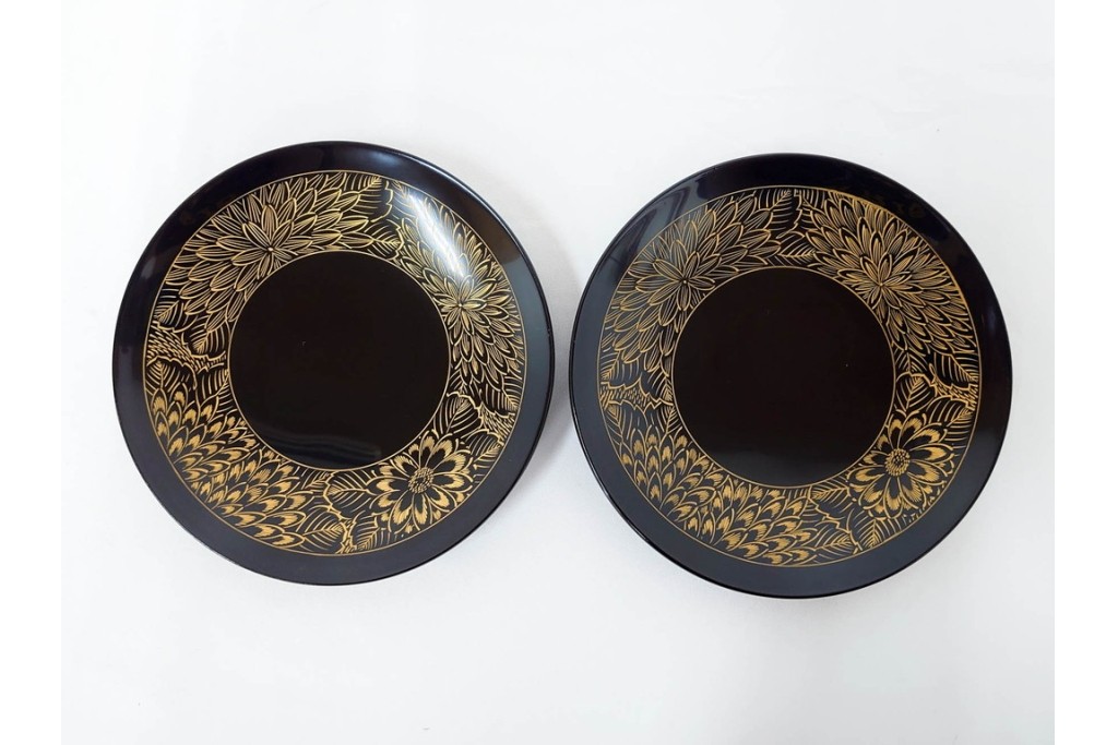 輪島塗　木製　蒔絵と沈金による花文が上品な茶托10点・銘々皿5点セット　共箱付き　(R-087896)
